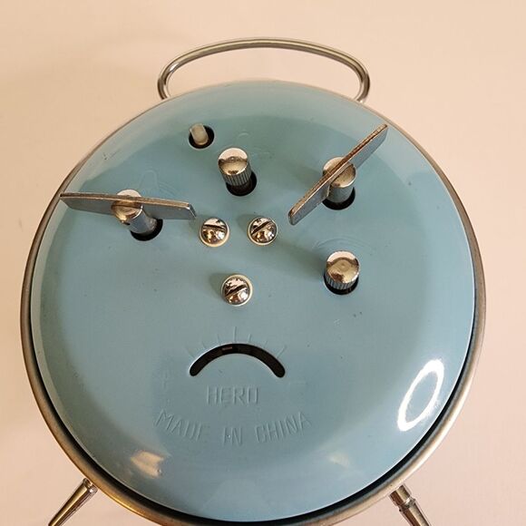 Hero Vintage Inspired Wind Up Metal Table Top Alarm Clock - Picture 7 of 8